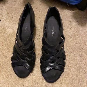 8.5 medium black wedge heels